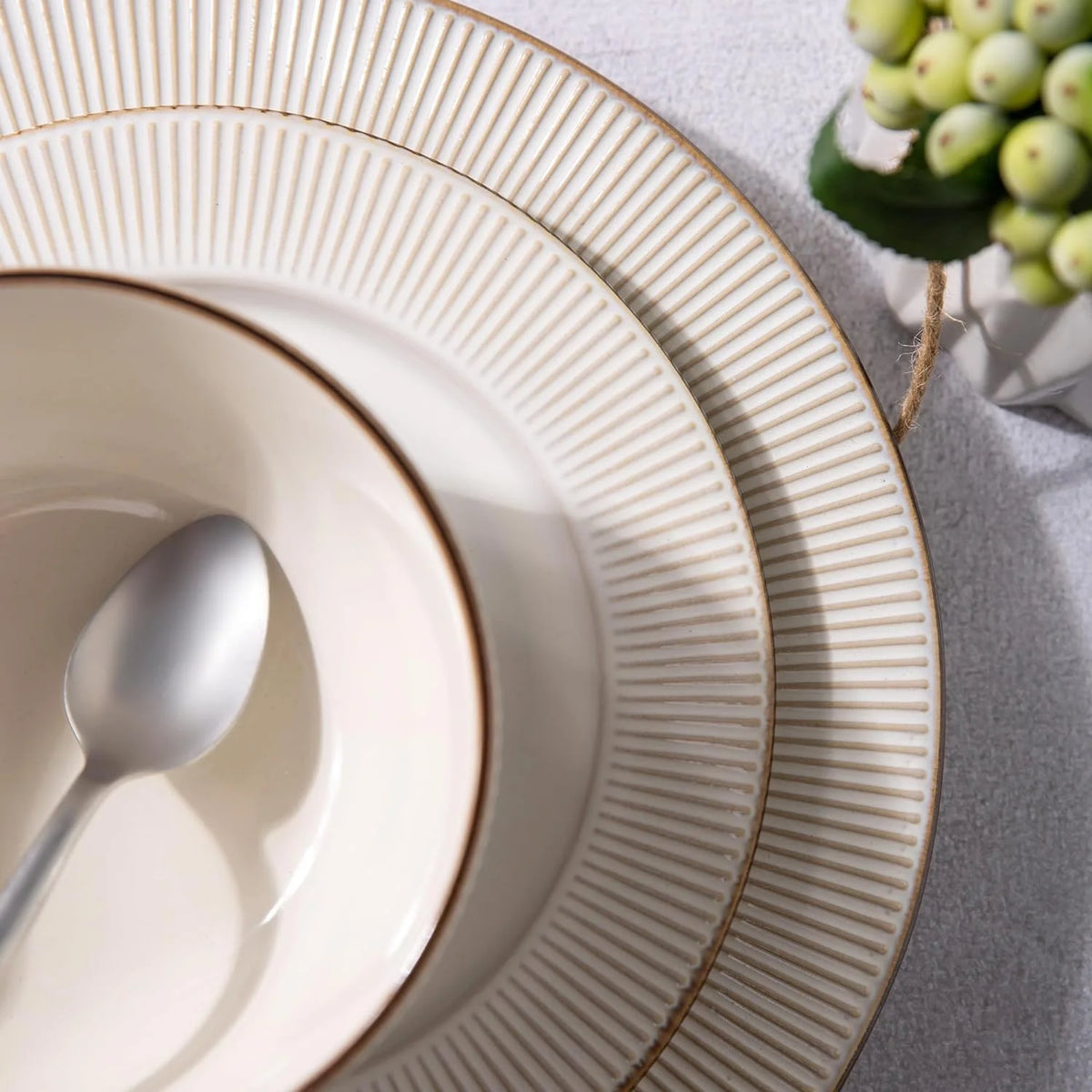 18-Piece Embossed Ceramic Dinnerware Set Dishwasher Microwave Safe Stackable Modern Gift for Wedding Housewarming