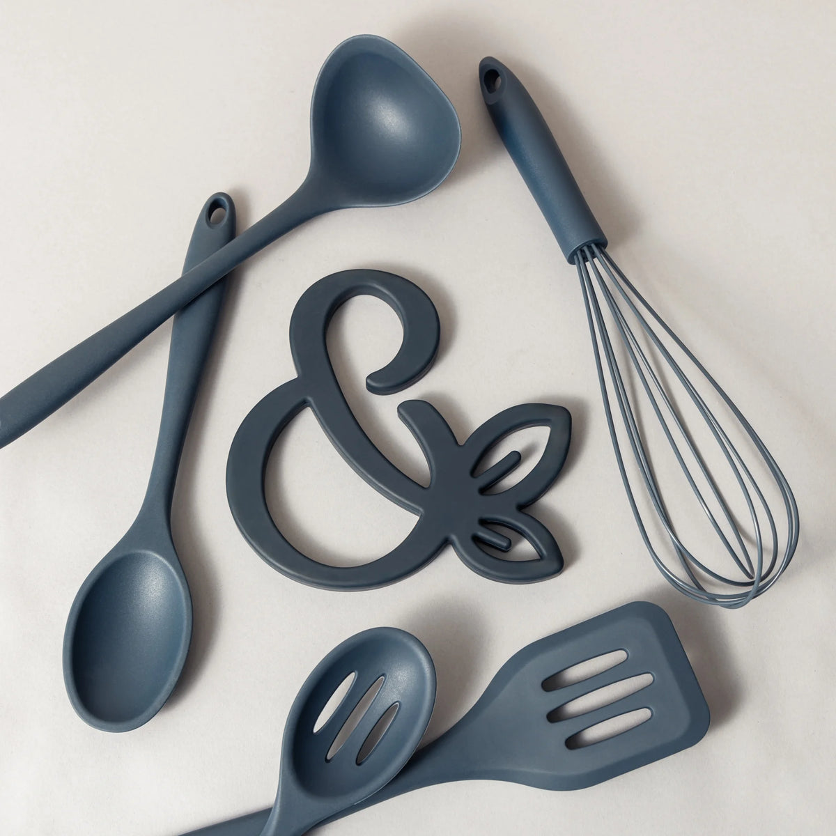 Thyme & Table 18-Piece Non-stick Diecast Cookware & Silicone Utensil Set, Pots and Pans Set - Atlantic Blue