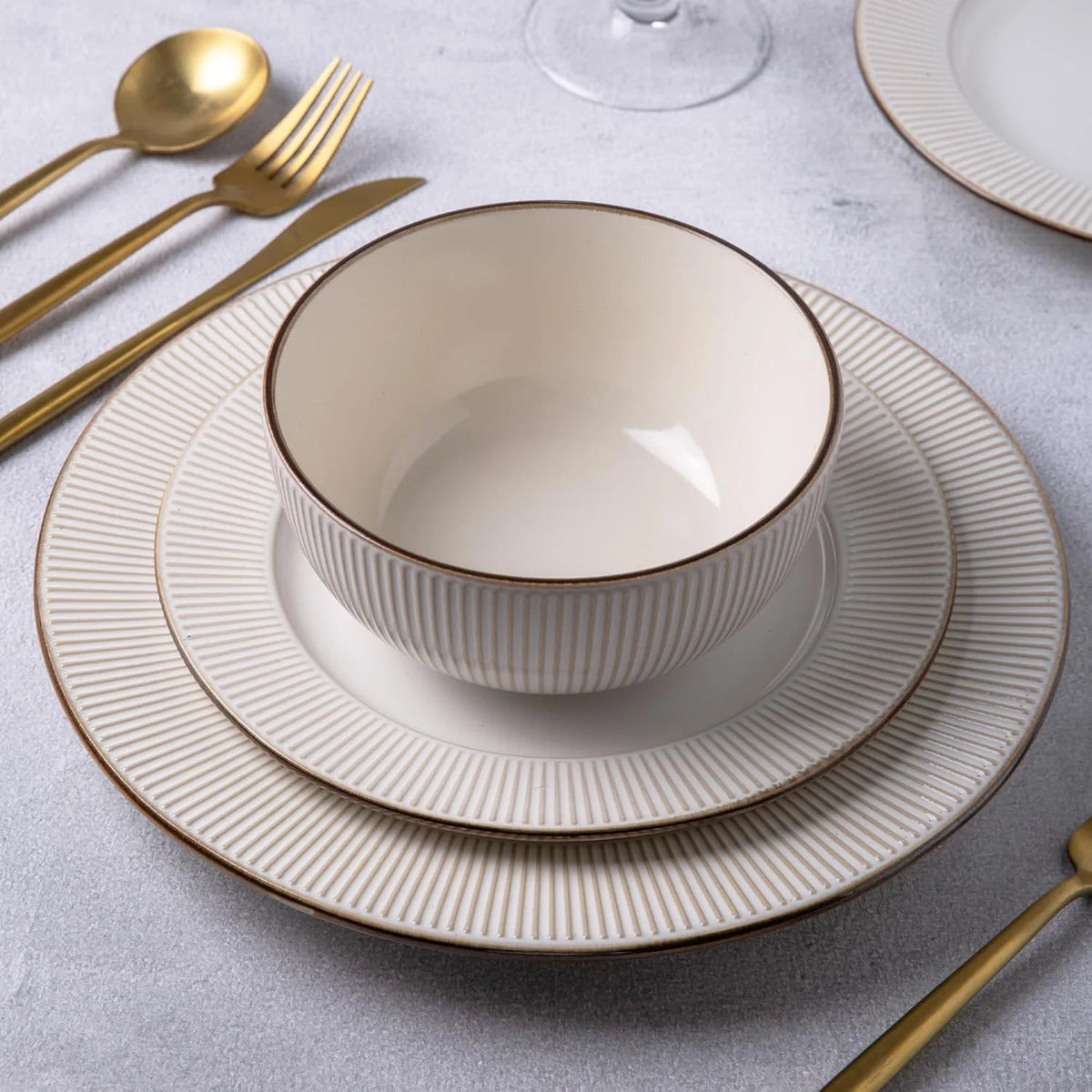 18-Piece Embossed Ceramic Dinnerware Set Dishwasher Microwave Safe Stackable Modern Gift for Wedding Housewarming