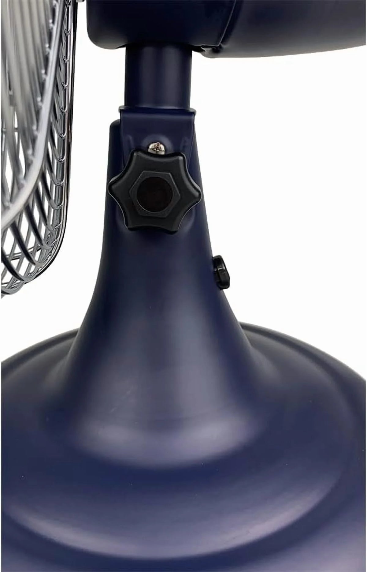 Good Housekeeping Retro All-Metal Table Fan (92618) with 3 Speed Settings, Wide Oscillation, and Carrying Handle