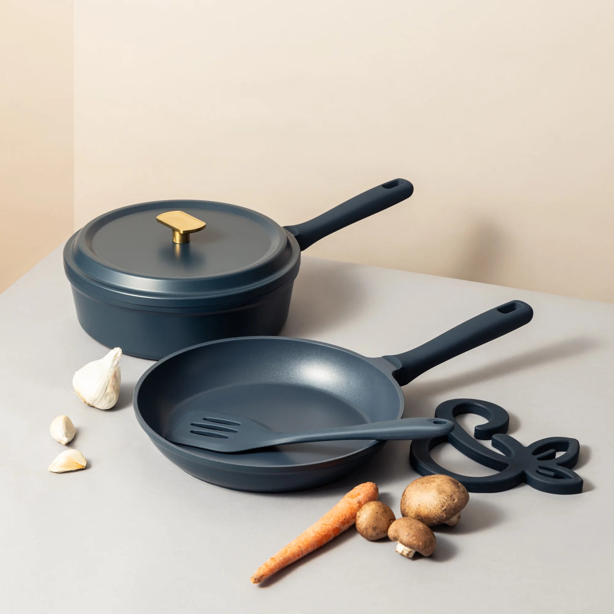Thyme & Table 18-Piece Non-stick Diecast Cookware & Silicone Utensil Set, Pots and Pans Set - Atlantic Blue
