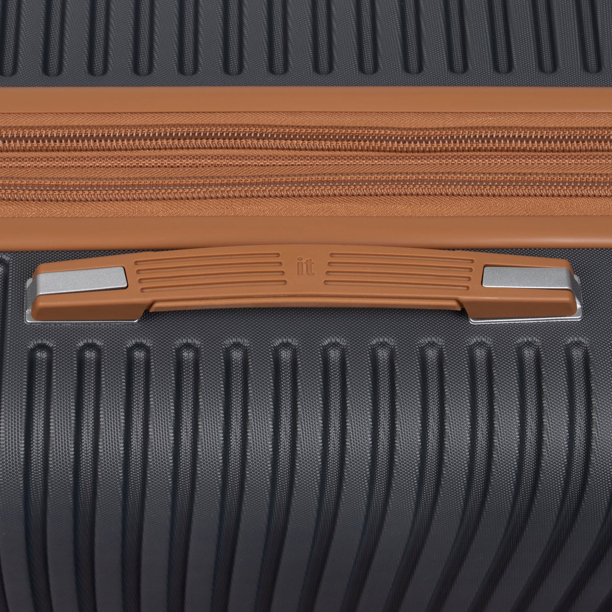it luggage Replicating 21.5" Hardside Expandable Carry-on Spinner Luggage, Gray